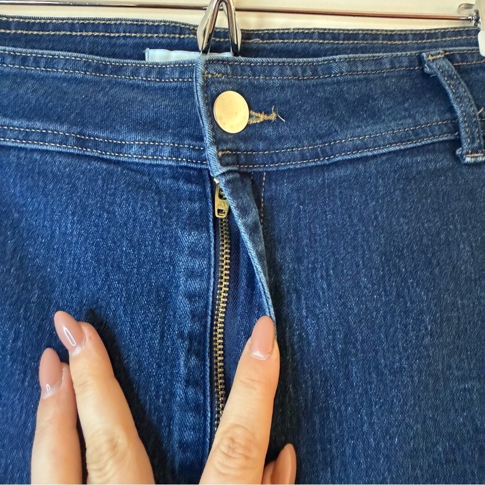 H&M Retro High Waisted Dark Wash Wide Leg Comfy Stretch Patch Pocket Jeans - Picture 4 of 8
